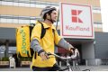 Kaufland Romania anunta in premiera serviciul de livrari rapide la domiciliu printr-un parteneriat cu Glovo